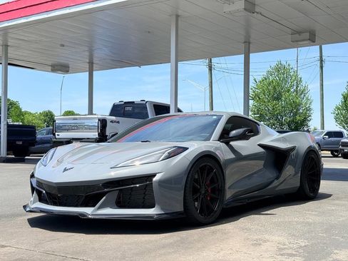 Used 2024 Chevrolet Corvette Z06 RWD image 8