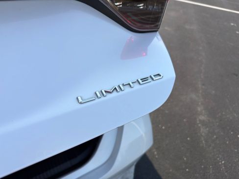 Used 2019 Toyota Avalon Limited w/ Advanced Safety Package FWD image 30