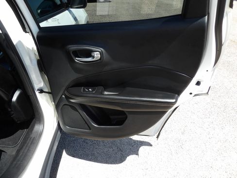 Used 2020 Jeep Compass Latitude FWD image 13