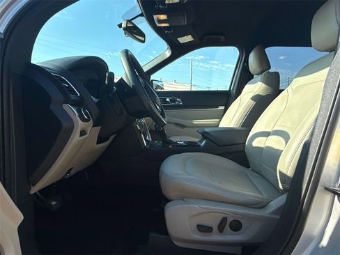 Used 2019 Ford Explorer Limited image 10