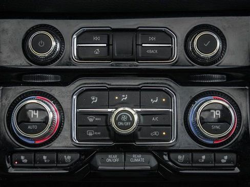 Used 2021 GMC Yukon Denali w/ Denali Premium Package image 38