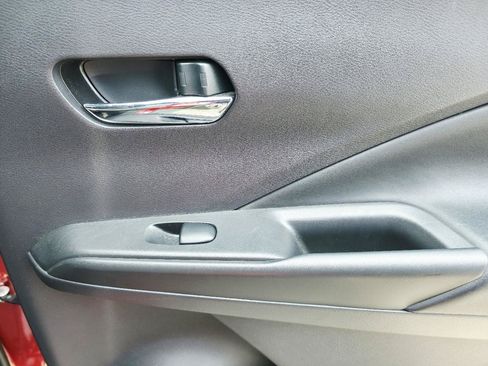 Used 2019 Nissan Kicks SR w/ SR Premium Package FWD image 17
