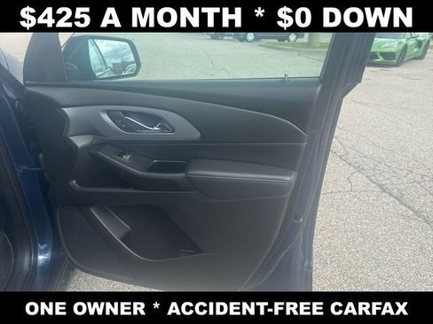 Used 2023 Chevrolet Traverse LT image 28