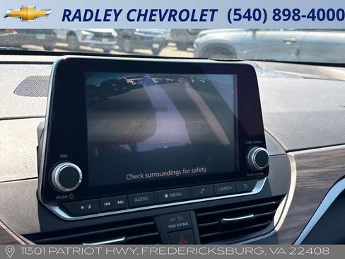 Used 2025 Nissan Altima 2.5 SV FWD image 9