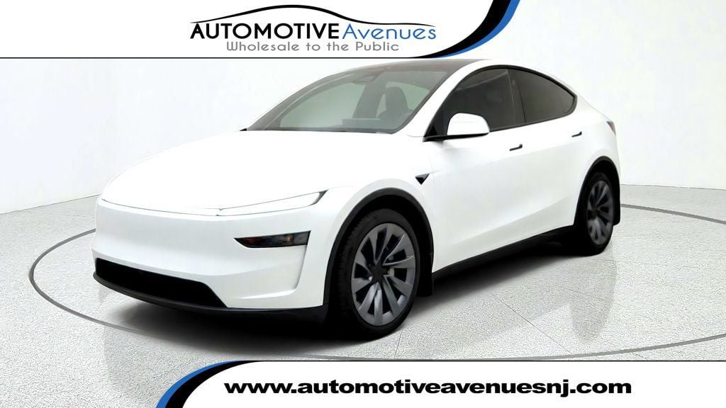 Used 2026 Tesla Model Y Long Range RWD image 1