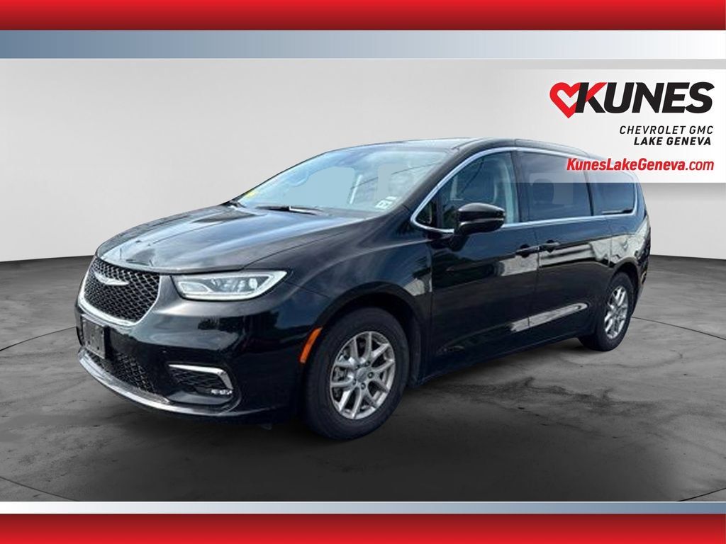 Used 2024 Chrysler Pacifica Touring-L FWD image 10