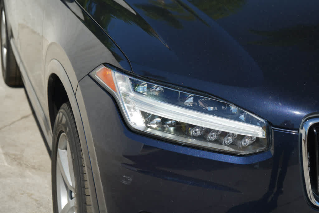 Used 2019 Volvo XC90 T5 Momentum w/ Protection Package Premier AWD/4WD image 4
