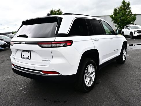 Used 2024 Jeep Grand Cherokee Laredo X AWD/4WD image 8