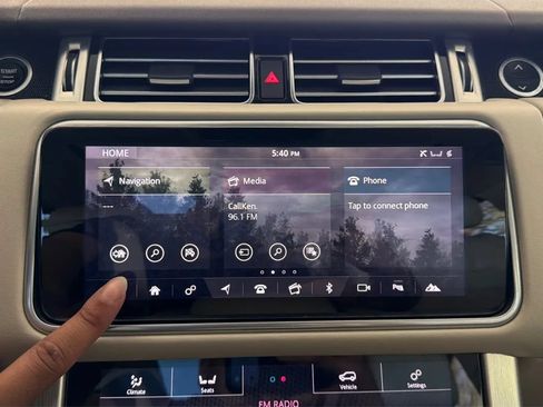 Used 2018 Land Rover Range Rover Supercharged AWD/4WD image 16