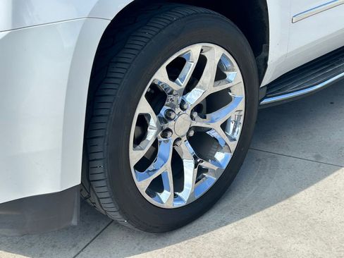 Used 2017 GMC Yukon SLT w/ Premium Edition image 9