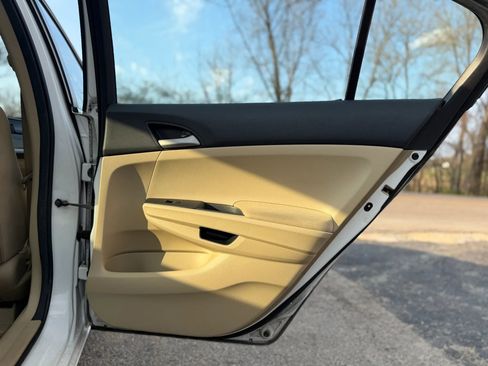 Used 2011 Honda Accord LX-P image 32