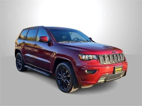 Used 2019 Jeep Grand Cherokee Altitude image 2
