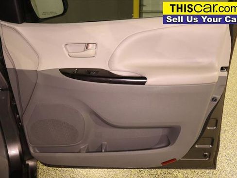 Used 2011 Toyota Sienna LE image 25