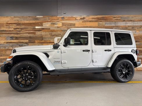 Used 2023 Jeep Wrangler Unlimited Sahara image 21