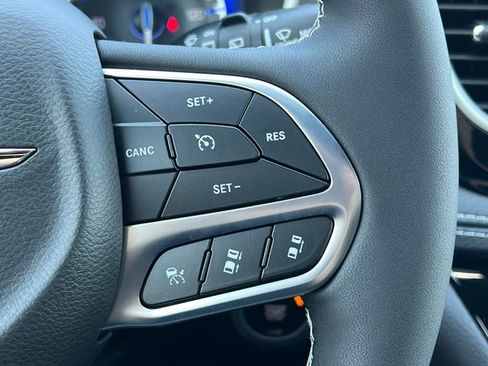 New 2026 Chrysler Pacifica Select FWD image 21