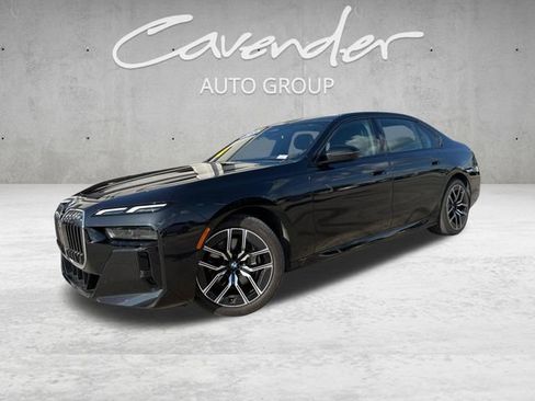 Used 2025 BMW 740i RWD image 1