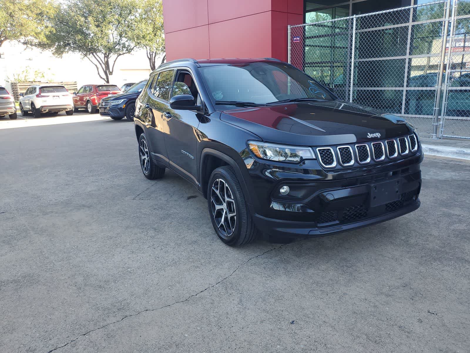 Used 2024 Jeep Compass Latitude AWD/4WD image 9
