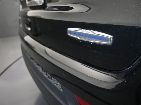 Used 2024 Jeep Compass Latitude image 41