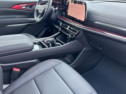 New 2026 Chevrolet Traverse Z71 w/ Enhanced Driving Package AWD/4WD image 17