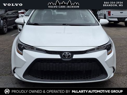 Used 2022 Toyota Corolla LE FWD image 2