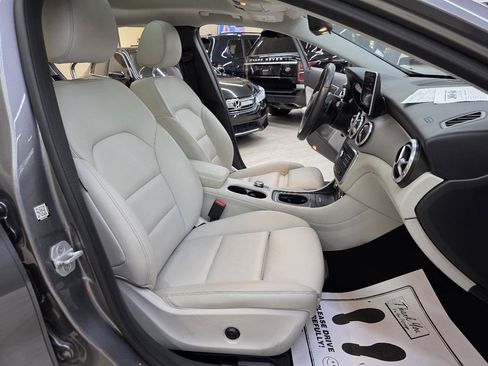 Used 2017 Mercedes-Benz GLA 250 w/ Premium Package image 22