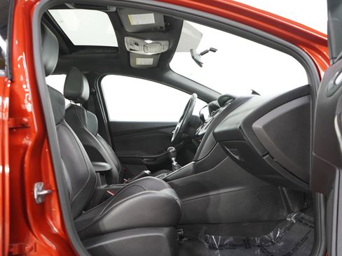 Used 2018 Ford Focus ST w/ Equipment Group 402A FWD image 11