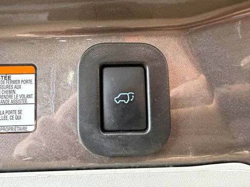 Used 2015 Toyota Sienna XLE FWD image 19