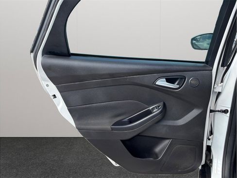 Used 2015 Ford Focus Titanium image 34