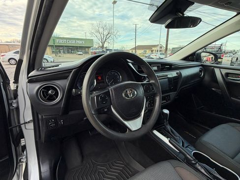 Used 2019 Toyota Corolla L image 9