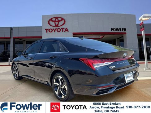 Used 2023 Hyundai Elantra Limited FWD image 3