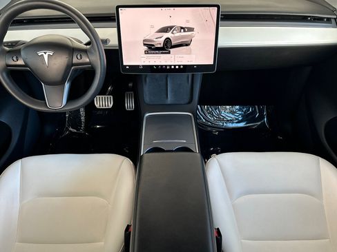 Used 2022 Tesla Model Y Performance AWD/4WD image 15
