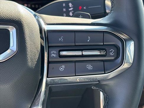 Certified 2025 GMC Acadia Elevation FWD image 11