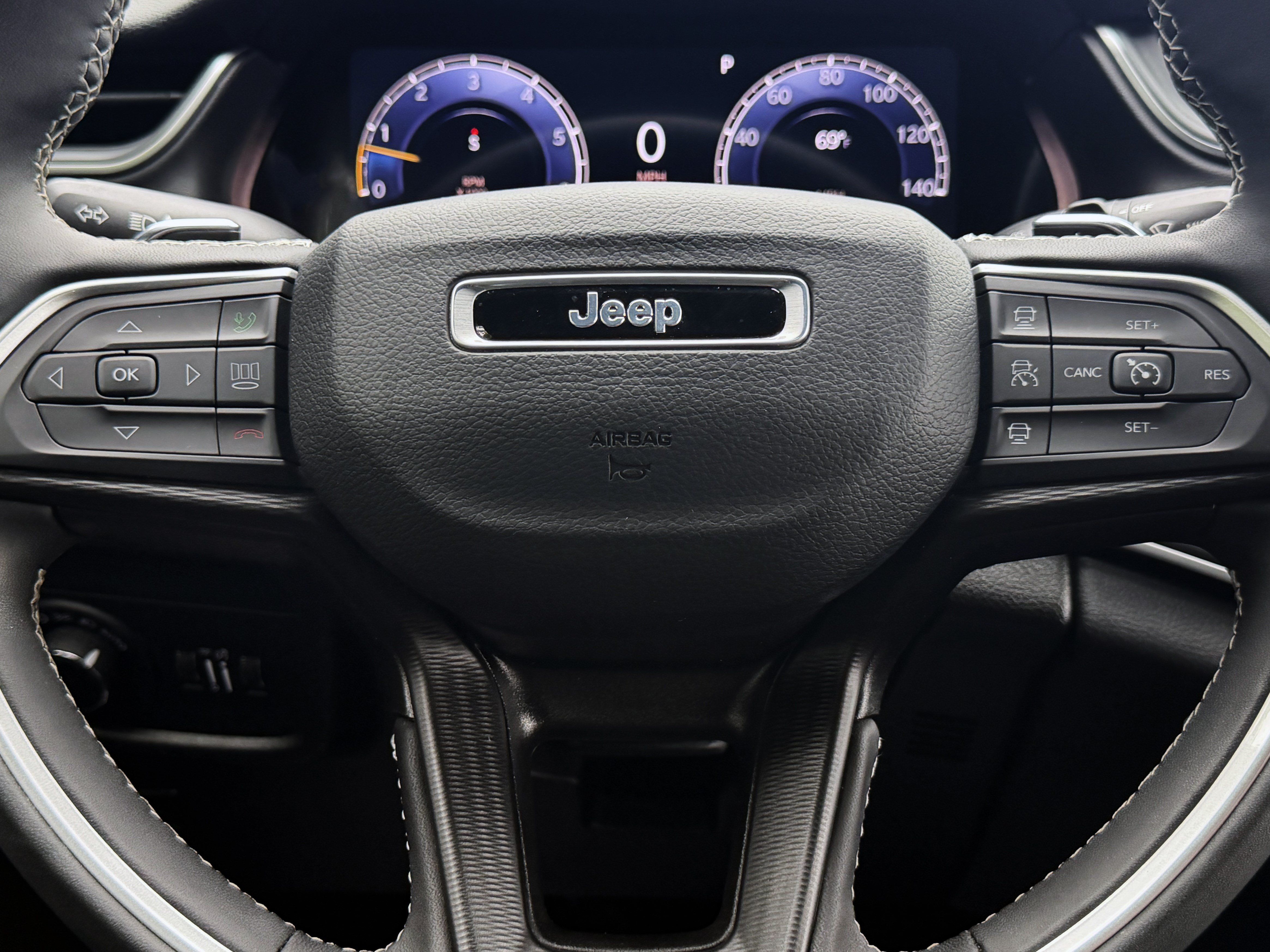 Used 2024 Jeep Grand Cherokee Altitude RWD image 32