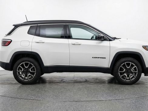 Used 2025 Jeep Compass Trailhawk image 9