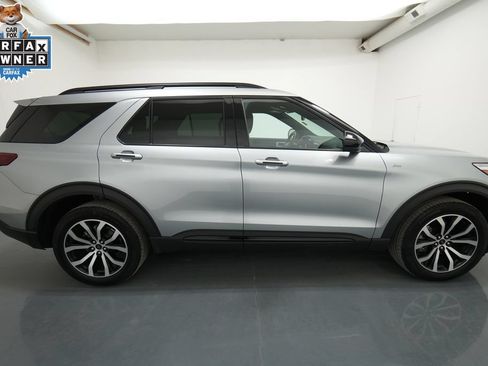 Used 2023 Ford Explorer ST-Line w/ Class IV Trailer Tow Package AWD/4WD image 9