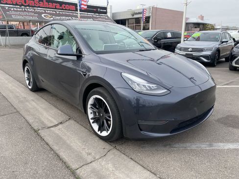 Used 2020 Tesla Model Y Long Range image 3