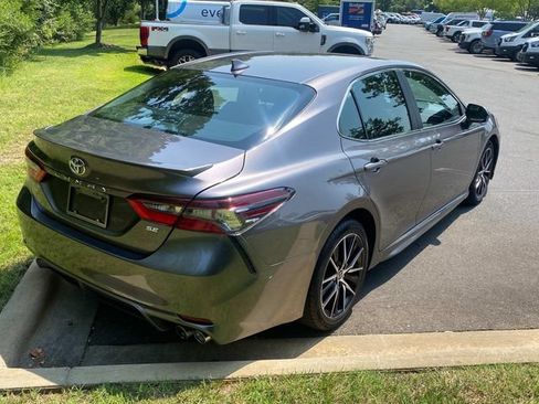 Used 2021 Toyota Camry SE FWD image 31