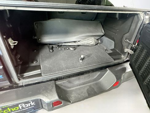 Used 2024 Jeep Wrangler Sahara image 27