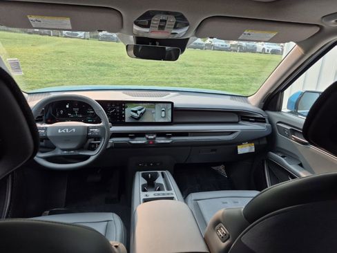 New 2026 Kia EV9 Wind image 16