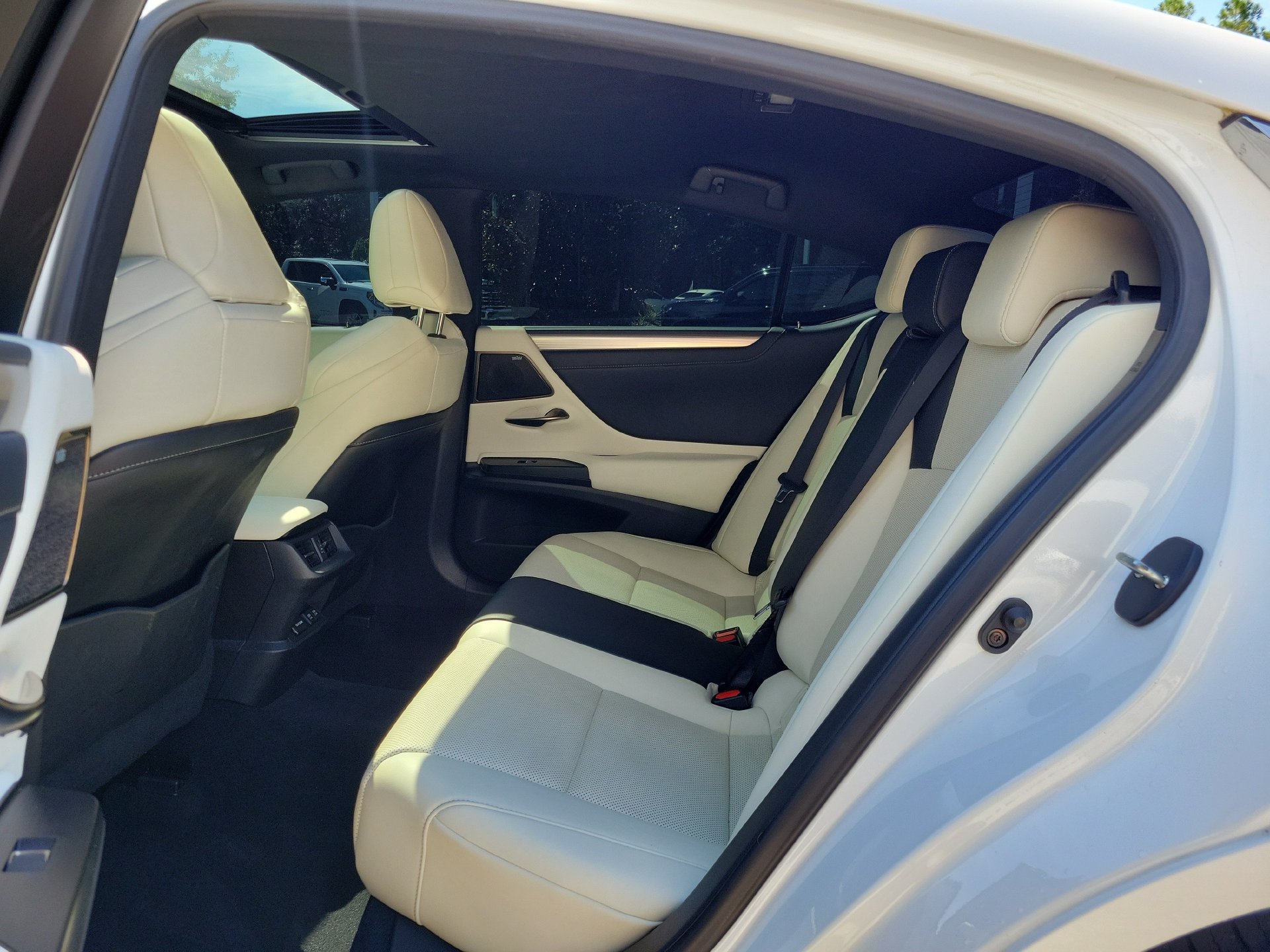 Used 2021 Lexus ES 350 F Sport w/ Special Edition FWD image 17