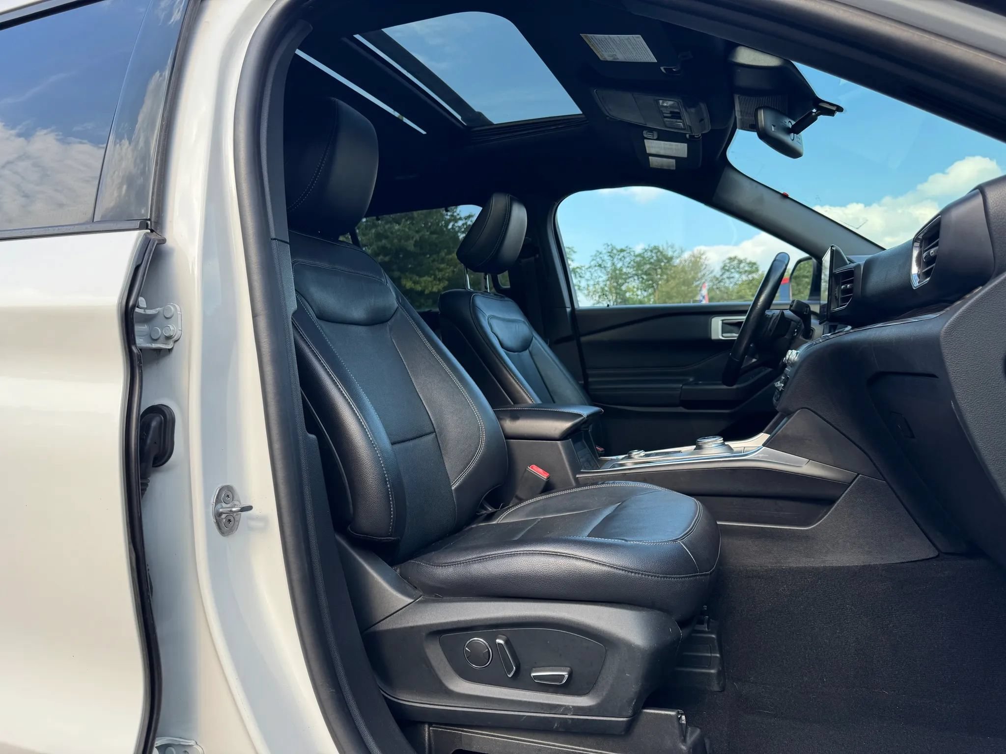 Used 2020 Ford Explorer Limited AWD/4WD image 25