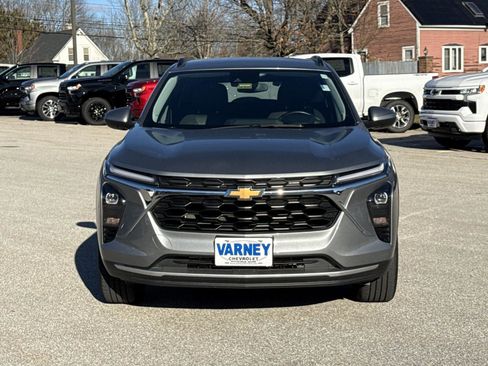 Used 2024 Chevrolet Trax LT w/ Driver Confidence Package image 2