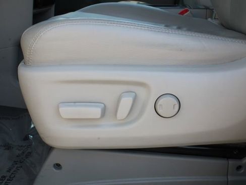 Used 2013 Toyota Sienna XLE image 23