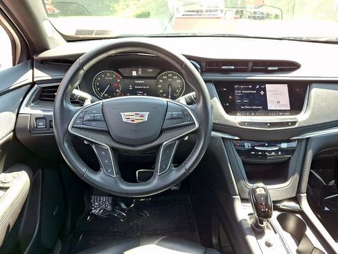 Used 2021 Cadillac XT5 Sportv AWD/4WD image 2