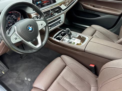 Used 2020 BMW 740i image 9