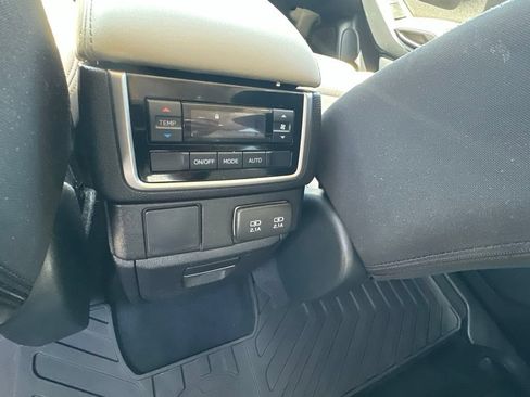 Used 2022 Subaru Ascent Premium w/ Convenience Package AWD/4WD image 28