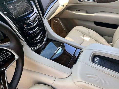 Used 2017 Cadillac Escalade Premium Luxury w/ LPO, Radiant Package image 17