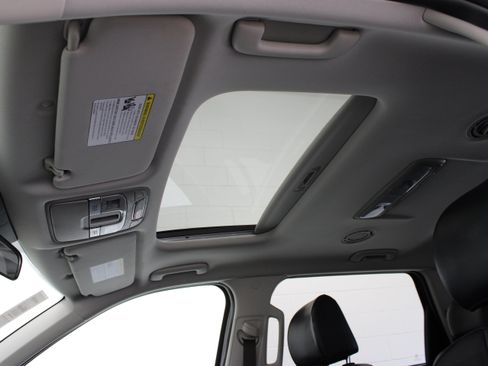 Used 2025 Kia Telluride S FWD image 28