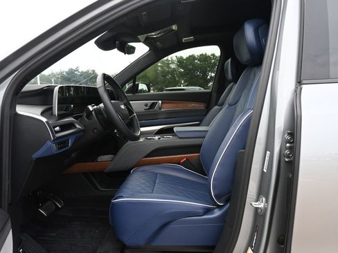 Certified 2026 Cadillac Vistiq Premium Luxury w/ LPO, Floor Liner Package AWD/4WD image 19
