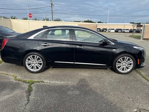 Used 2019 Cadillac XTS Luxury FWD image 2
